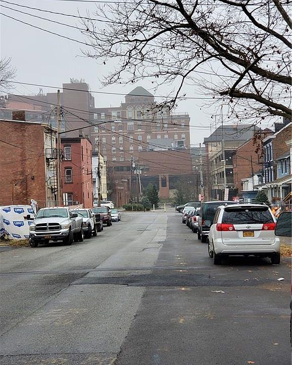 2nd image of 44 Carter St