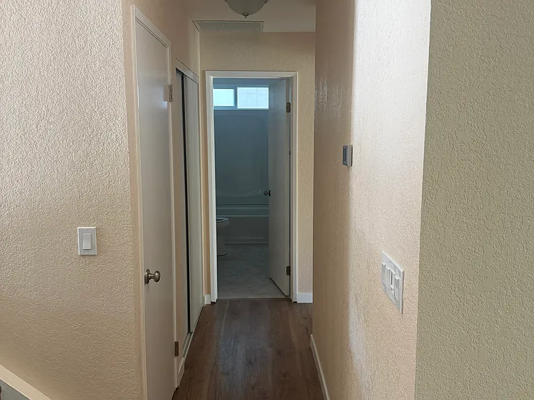 1315 Gillpepper Ln — Photo 2