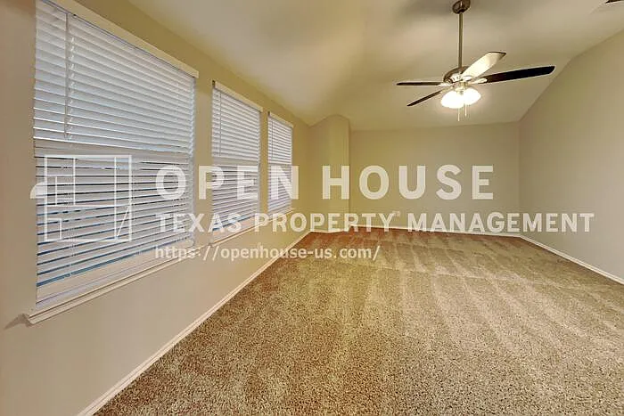 534 Hickory Ln — Photo 7