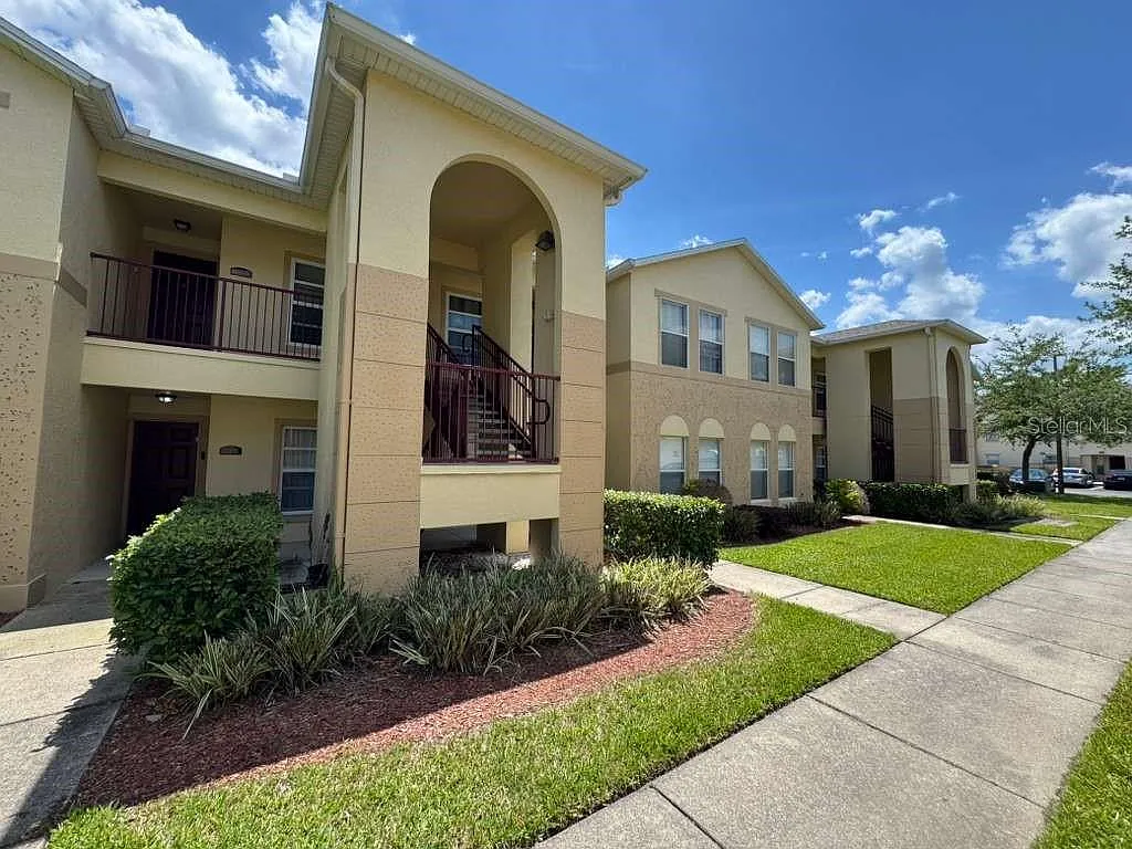 3 bed, 2.0 bath, 1202 sqft, $1,600 — Photo 1