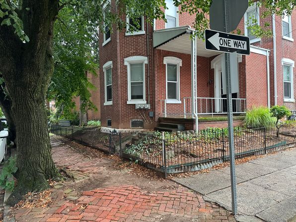 1 W 5th St APT 1