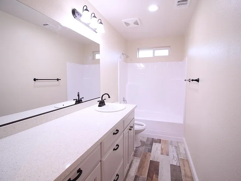 321 Wallace Ave — Photo 9