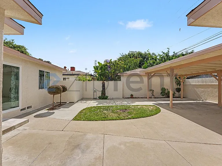 7343 Cloverlawn Dr — Photo 26