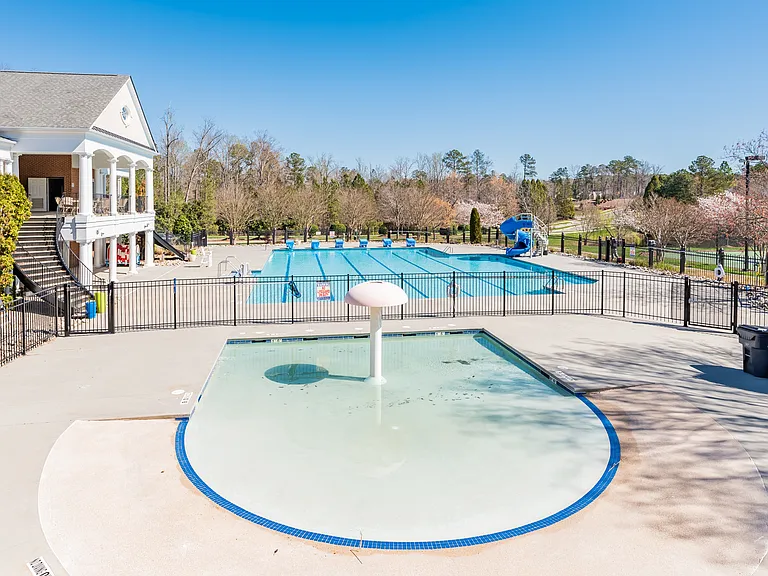 502 Canyon Lake Cir — Photo 32
