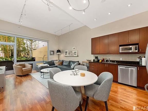 3rd image of 207 King St APT 407