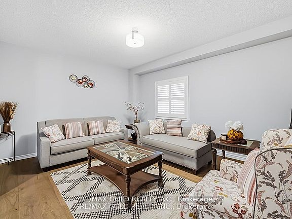 3rd image of 409 Tansley St