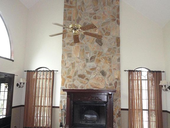 3rd image of 2335 Sandalwood Dr