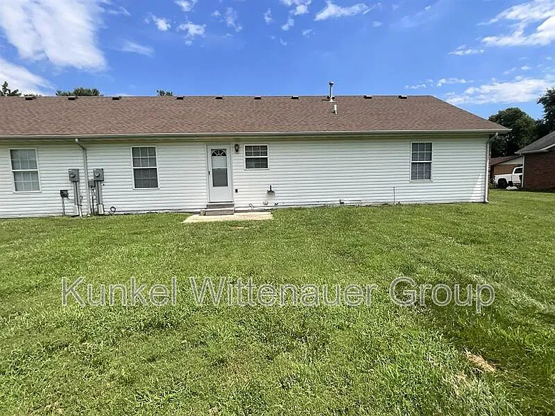 3 bed, 2.0 bath, 1250 sqft, $1,550 — Photo 2