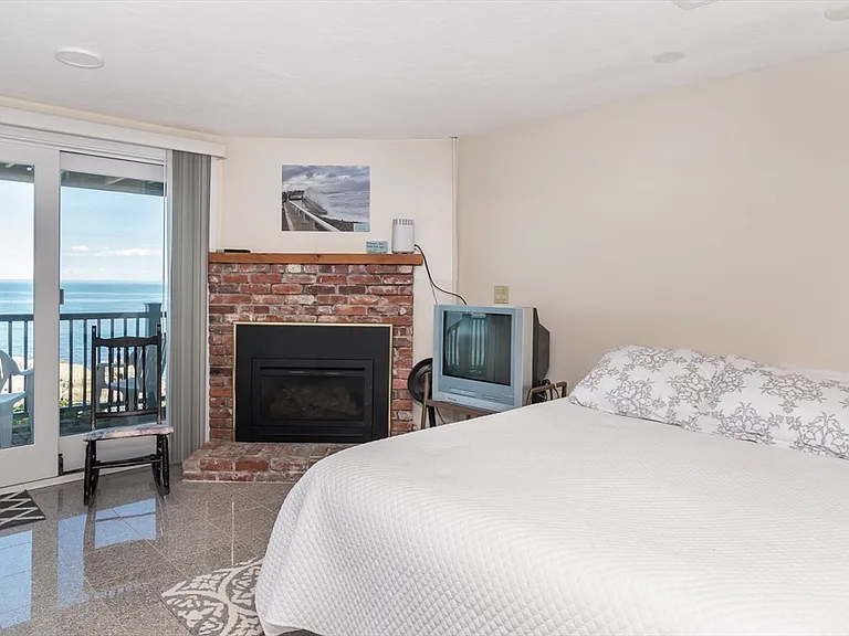 22 Oceanside Dr #22 — Photo 33