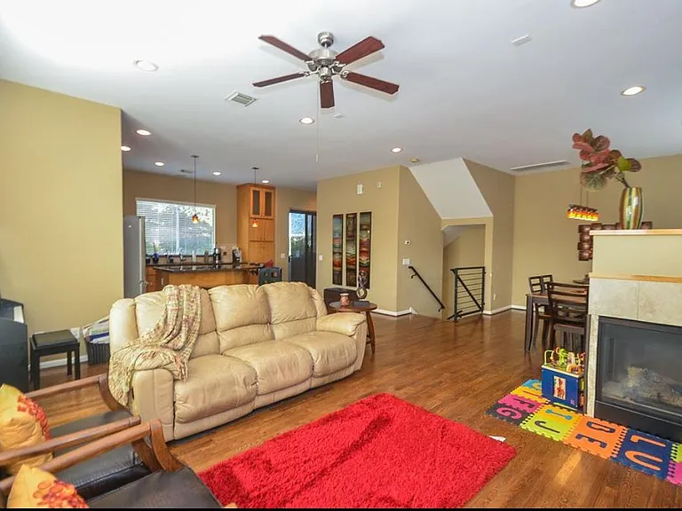 3010 Caroline St — Photo 3