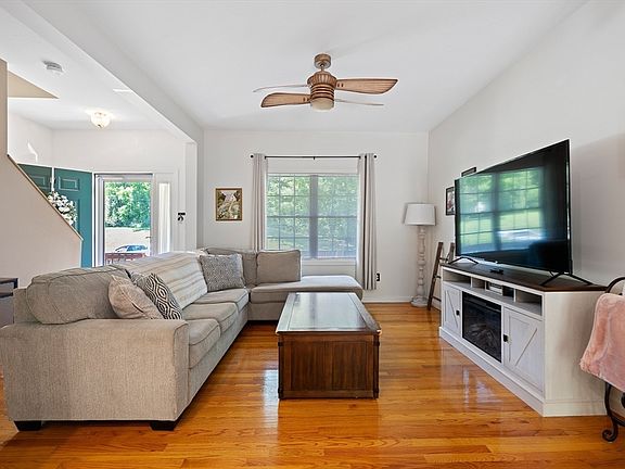 4th image of 17 Oakes Cir