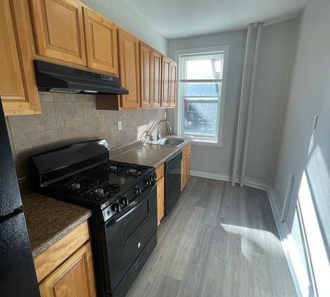 4th image of 19 Kensington Ave