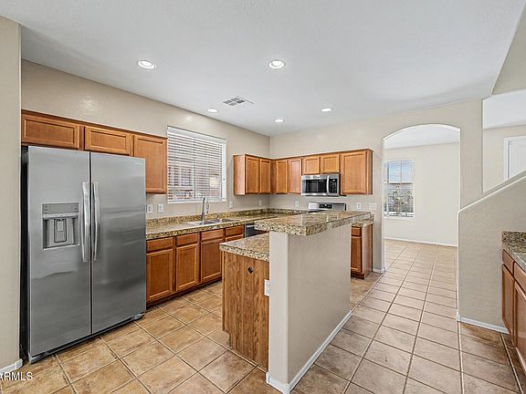5th image of 15348 W DREYFUS Street