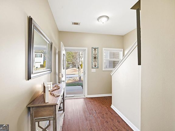 3rd image of 536 Oakside Pl