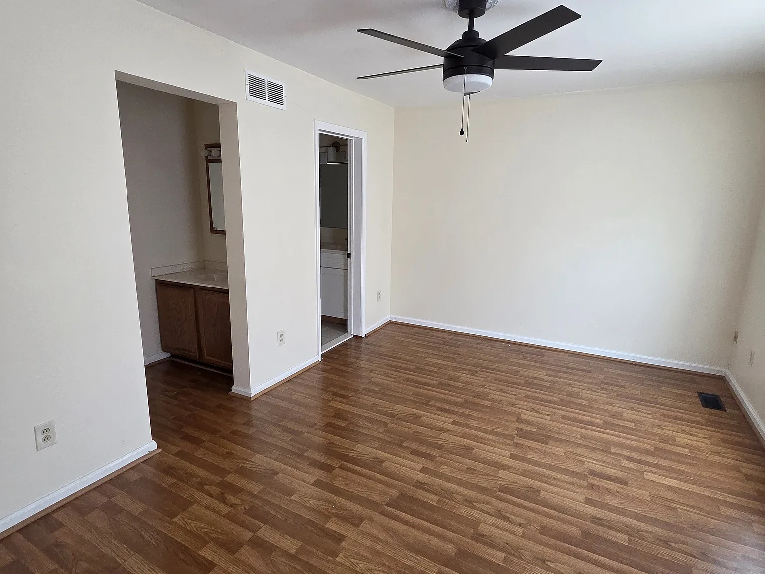 3 bed, 1.5 bath, 1200 sqft, $2,000 — Photo 2