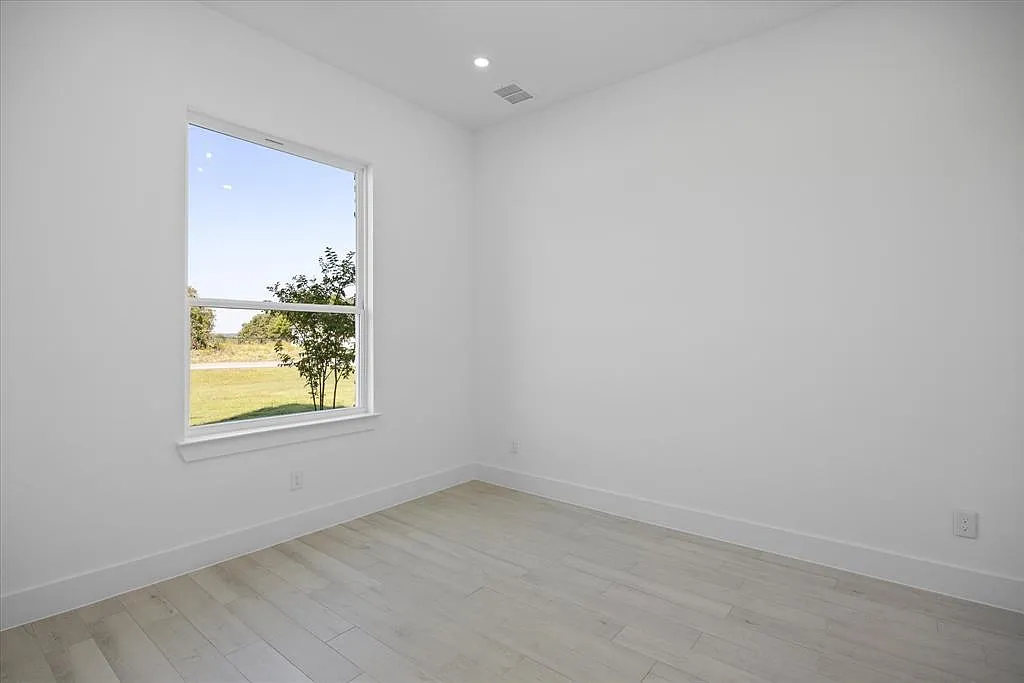 4 bed, 3.0 bath, 2534 sqft, $3,990 — Photo 4