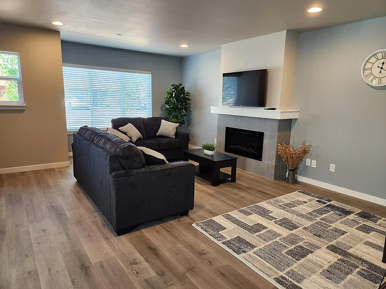 538 Shattuck Ave S — Photo 8