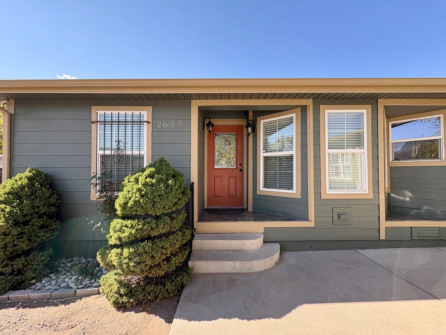 2657 W Yale Ave — Photo 2