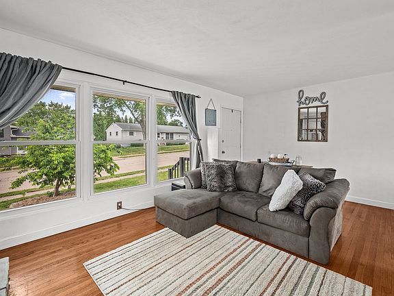 5th image of 3021 W Rusholme St