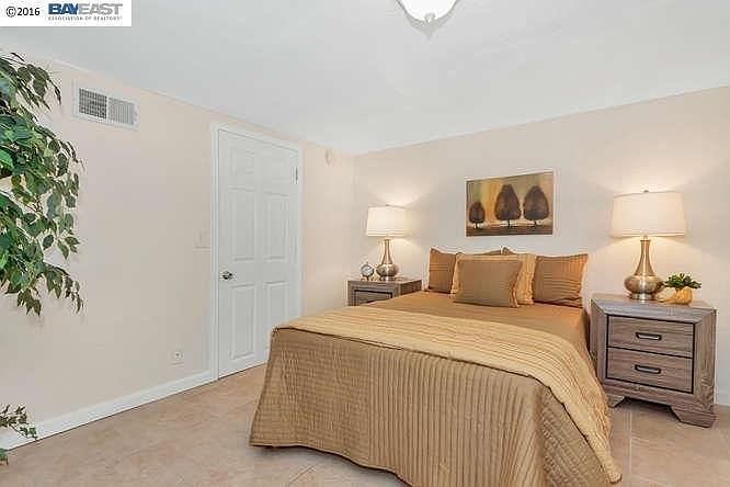 2nd image of 16882 Los Banos St