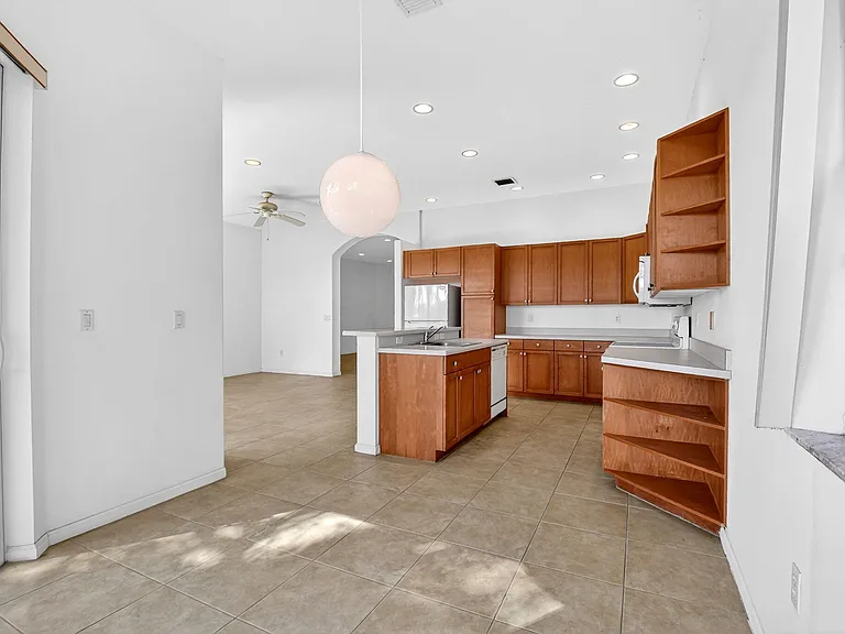 2431 Westmont Dr — Photo 23