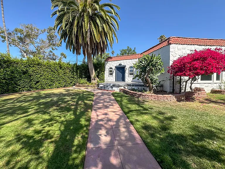 1043 S Plymouth Blvd — Photo 35