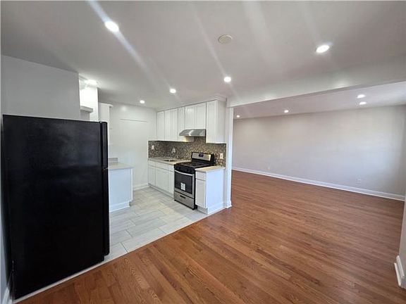 4th image of 1443 E 89th St Floor 2