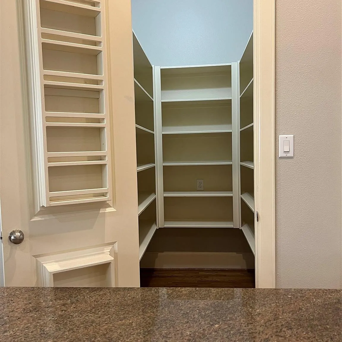 4 bed, 4.0 bath, 3596 sqft, $3,450 — Photo 4