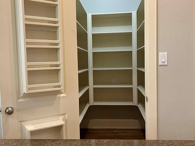 2330 Camden Dr — Photo 4