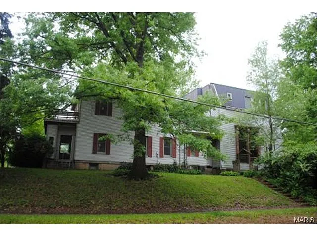 45 N Maple Ave photo 1