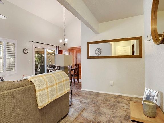 4th image of 2019 Cedar Ridge Dr