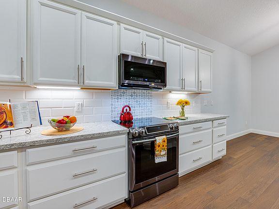 5th image of 217 Catriona Dr