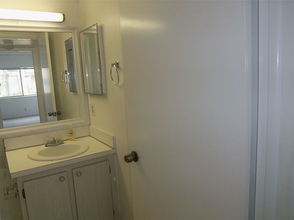 5th image of 5861 La Paseos Dr APT A-1