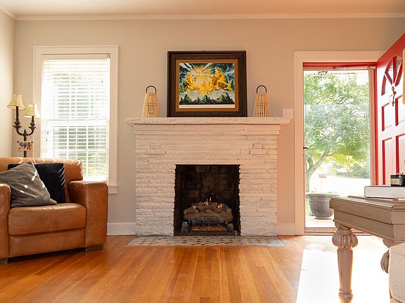 Living room w/ fireplace