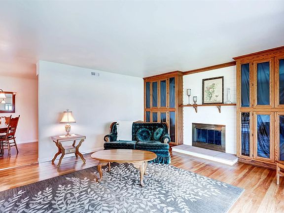 4th image of 4702 Tobey St