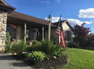 536 Spring Hollow Dr, New Holland, PA 17557