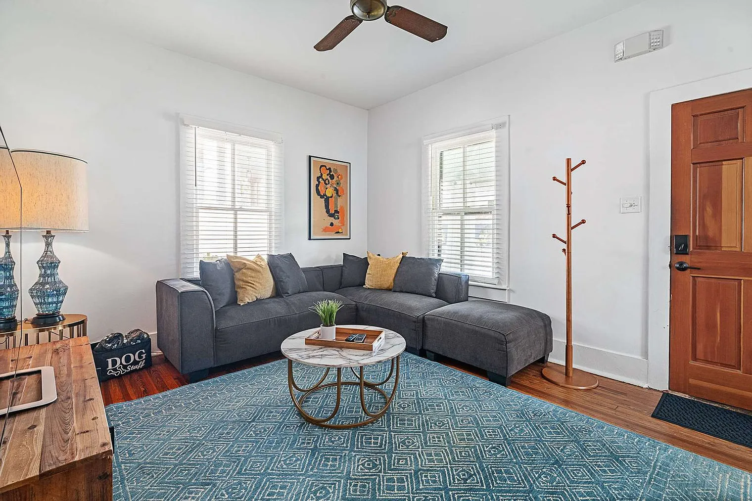 2 bed, 1.0 bath, 1194 sqft, $2,242 — Photo 1