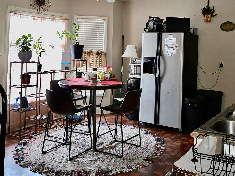 Eat in kitchen
