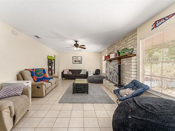 4th image of 3025 W University Ave