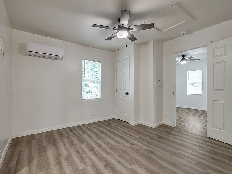 711 SE 22nd St — Photo 12