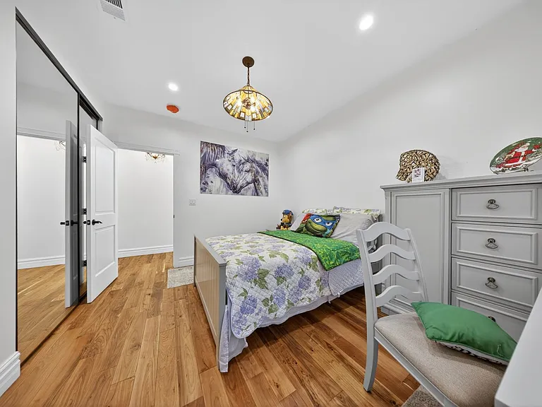 327 Vine St — Photo 25