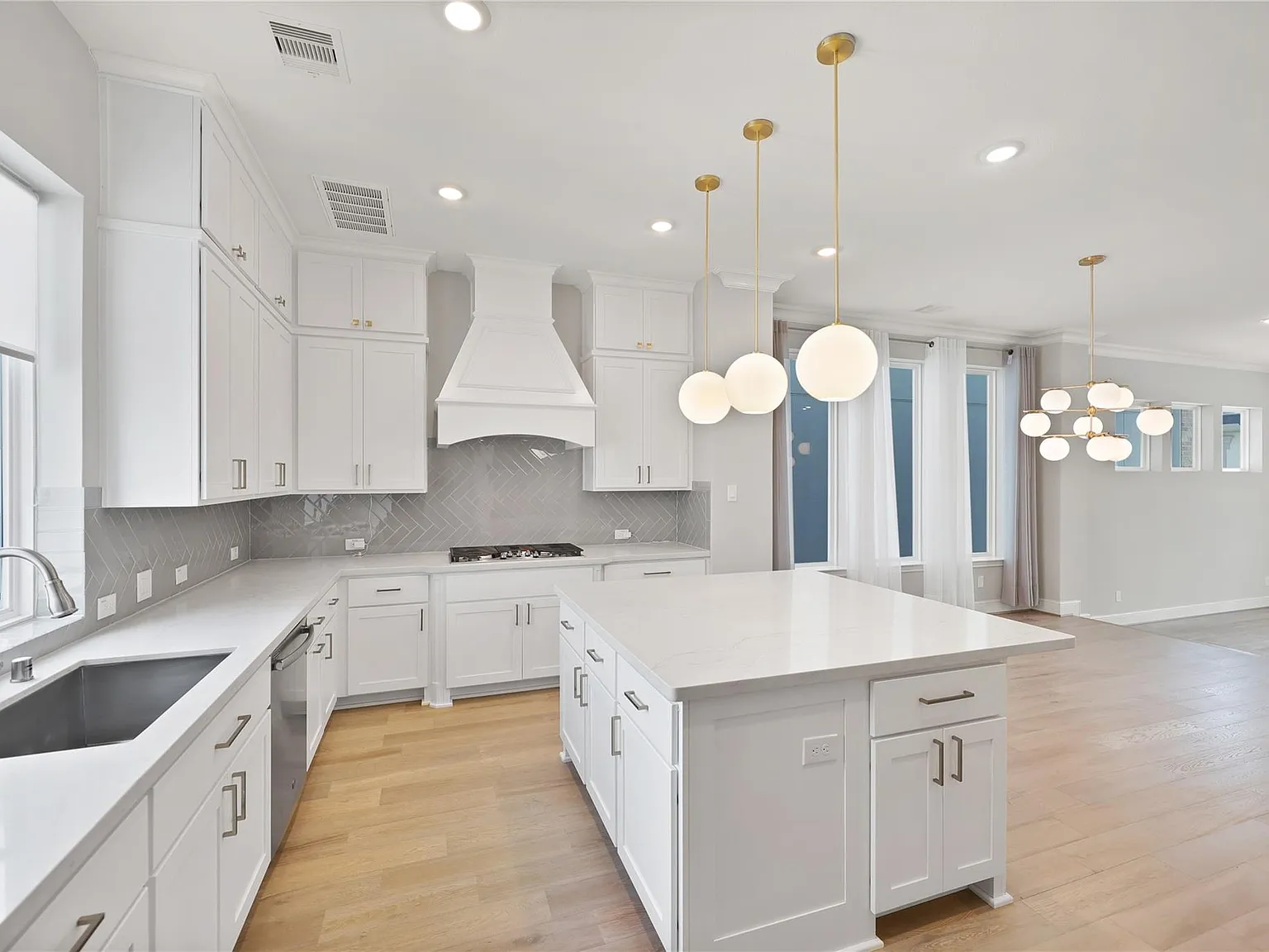 3 bed, 3.5 bath, 2666 sqft, $6,250 — Photo 1
