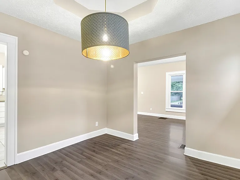 330 Bernard Ave — Photo 48