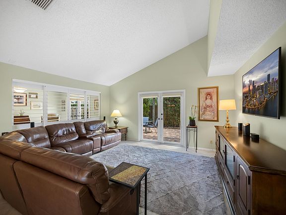 4th image of 256 NW 40 Ter Terrace