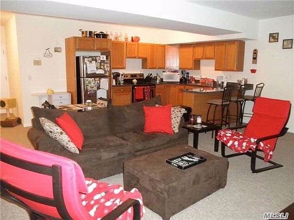 5th image of 10 Audrey Ave Ste 301