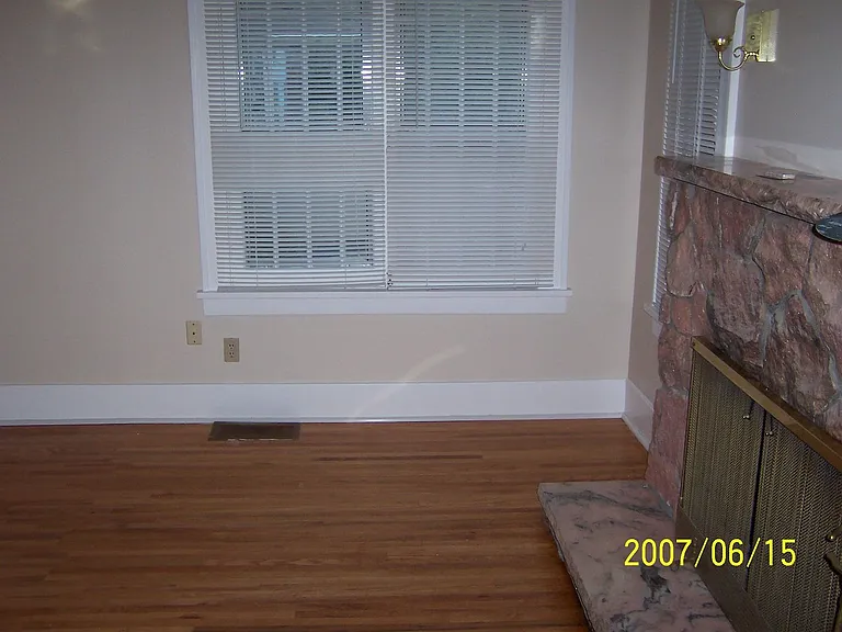 808 W Myrtle St — Photo 7