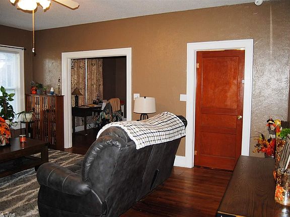 4th image of 621 W Garland St