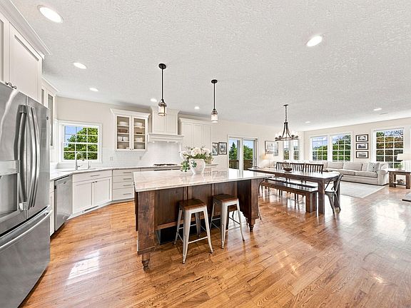 2nd image of 439 Horizon Ct