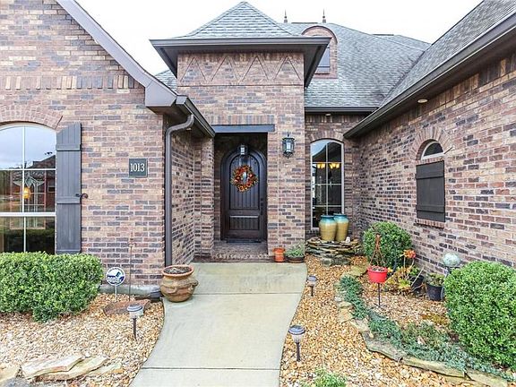 5th image of 1013 Richmond Cir