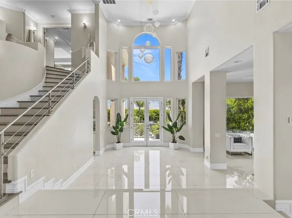 875 Encanto St, Corona, CA 92881